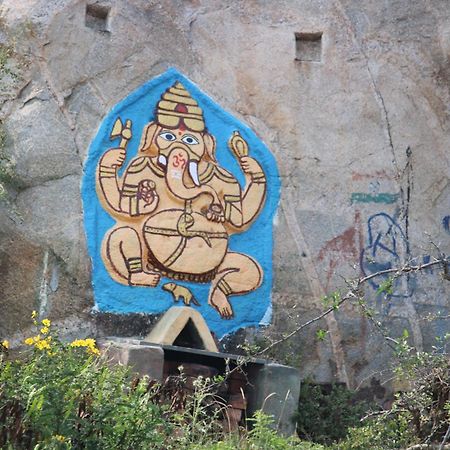 Sahasra Home Stay Hampi Hospet Luaran gambar